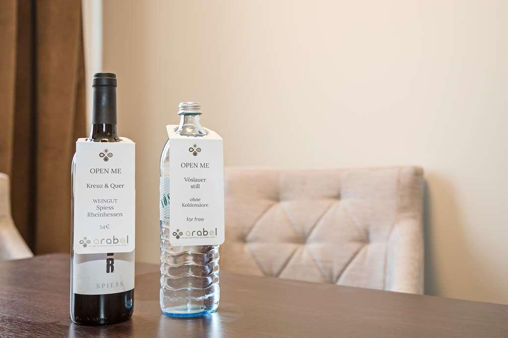 ברלין Arabel Design Apartments חדר תמונה A bottle of wine and a bottle of water