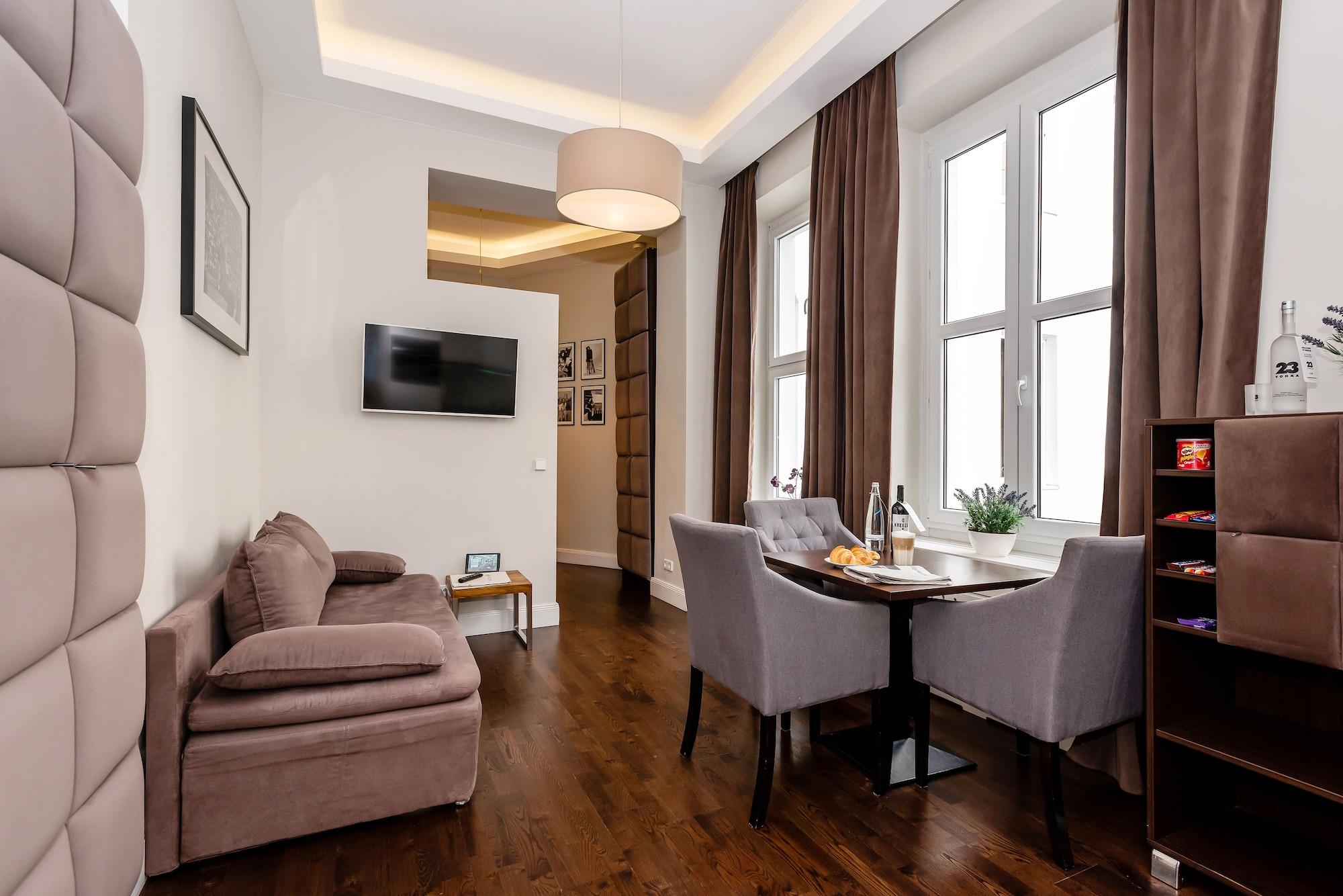 ברלין Arabel Design Apartments מראה חיצוני תמונה A living room with a sofa and a dining table